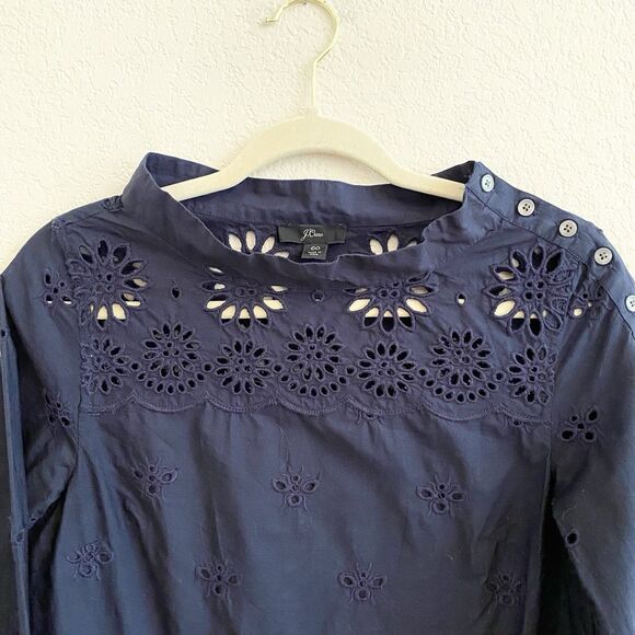 J CREW Women's Navy Eyelet Funnel Neck Long Sleeve Scallop Edge Blouse sz 00 - Picture 4 of 9